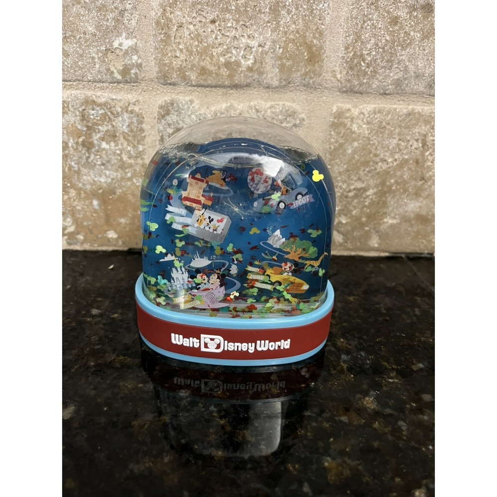 Walt Disney World 2020 SnowGlobe Mickey Mouse & Friends Parks Goofy NEW - Picture 3 of 5